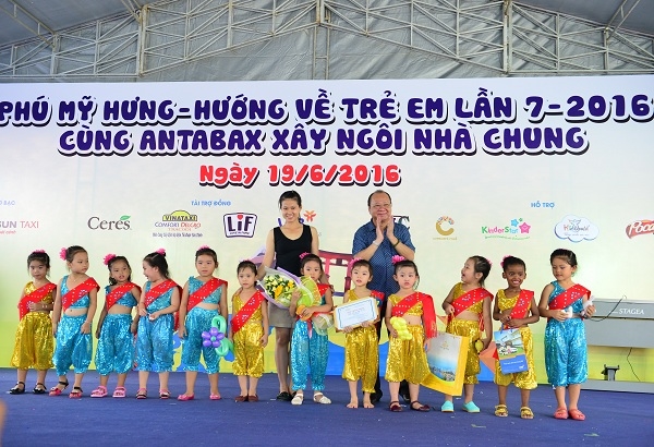 Ngay hoi Phu My Hung huong ve tre em lan 8 - 2017: Dang ky du thi, nhan qua lien tay