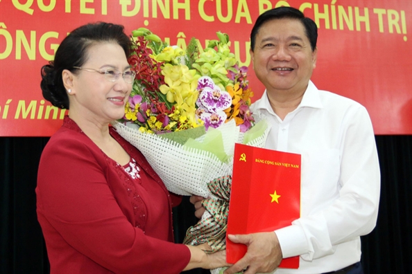 Ong Dinh La Thang xin loi dan, mong van duoc coi la 'nguoi con cua thanh pho'