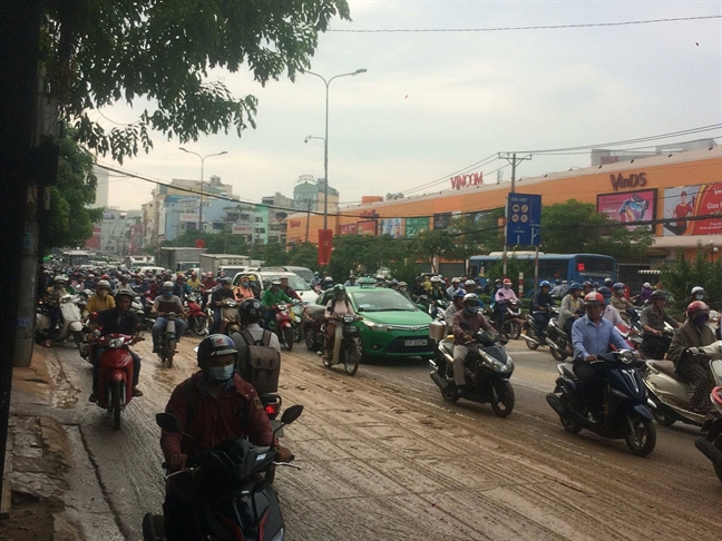 Duong cua ngo Sai Gon day bun nhao, nhieu nguoi bi te nga