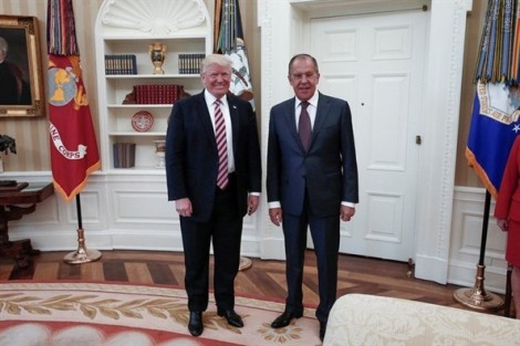 Báo Mỹ bất bình vì chỉ báo Nga được tiếp cận cuộc gặp Trump-Lavrov