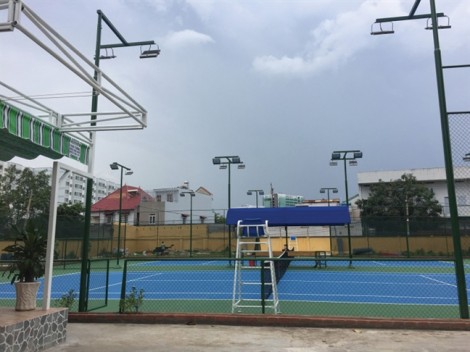 Trường đại học Ngân hàng TP.HCM: Xây sân tennis để phục vụ sinh viên?