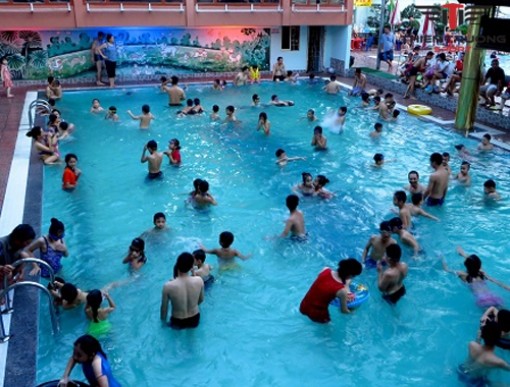 25% người thừa nhận vẫn đi bơi khi đang bị... tiêu chảy