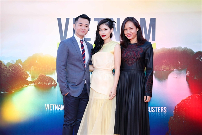 Khach moi tai LHP Cannes an tuong voi pho va nem ran cua Viet Nam