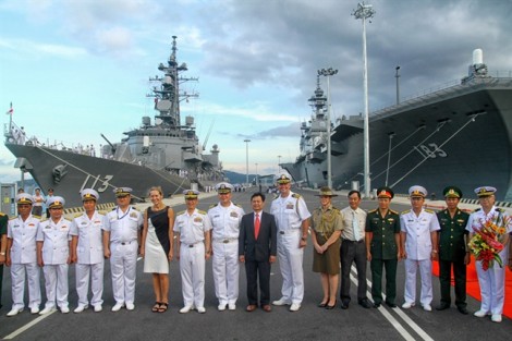 Cận cảnh 3 tàu chiến hiện đại của hải quân Mỹ, Nhật tại Cam Ranh