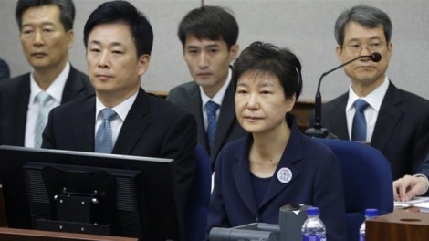 Nỗi đau của cựu Tổng thống Park Geun-hye trong phiên toà với bạn thân