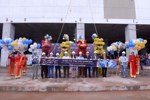 Chính thức cất nóc dự án The Goldview