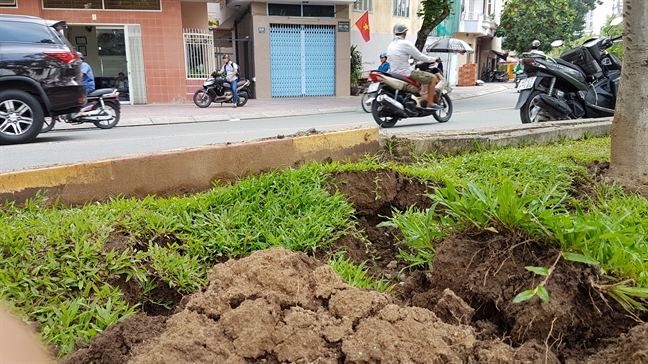 Mat dat phat no nhu bom tren duong Truong Sa