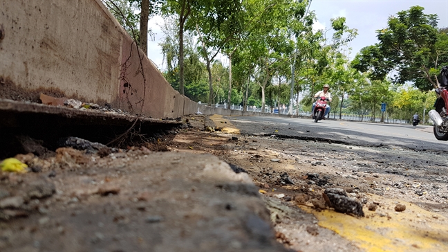 Mat dat phat no nhu bom tren duong Truong Sa