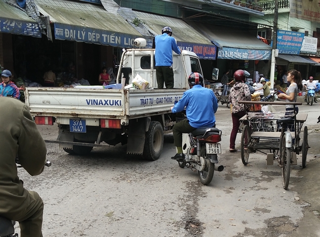 Hang loat xe bien xanh het han kiem dinh van dang vo tu hoat dong