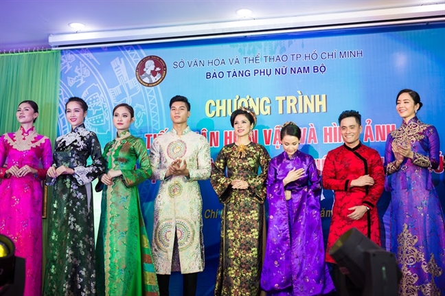 Thuy Hang - Thuy Hanh tre trung voi ao dai doi