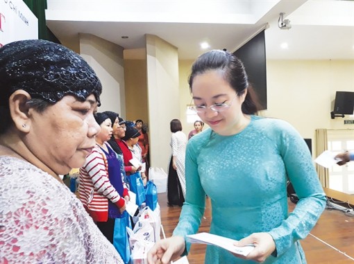 Sẻ chia cùng phụ nữ Chăm  trong tháng lễ Ramadan