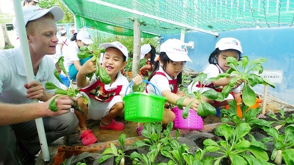 Mua he - thoi diem 'vang' cho tre lan dau tien den truong