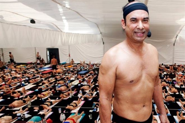 Bac thay yoga Bikram Choudhury bi bat vi quay roi tinh duc