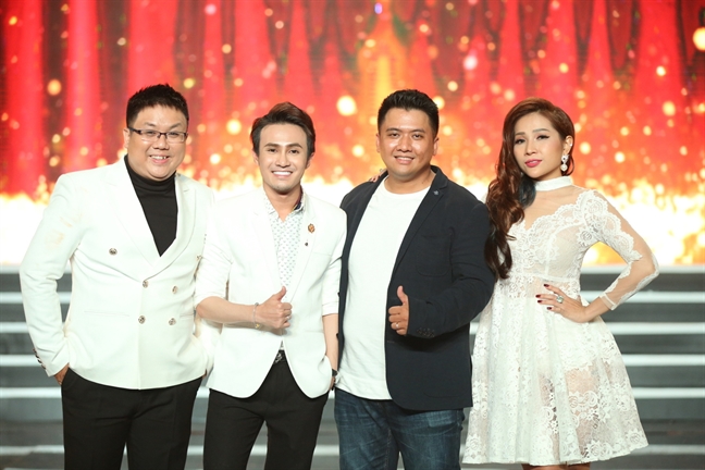 Nghe si Trung Dan lam giam khao gameshow sau on ao voi Huong Giang Idol