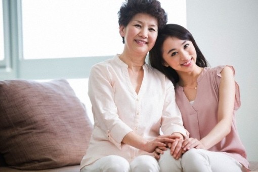 Đàn bà già, đàn bà trẻ