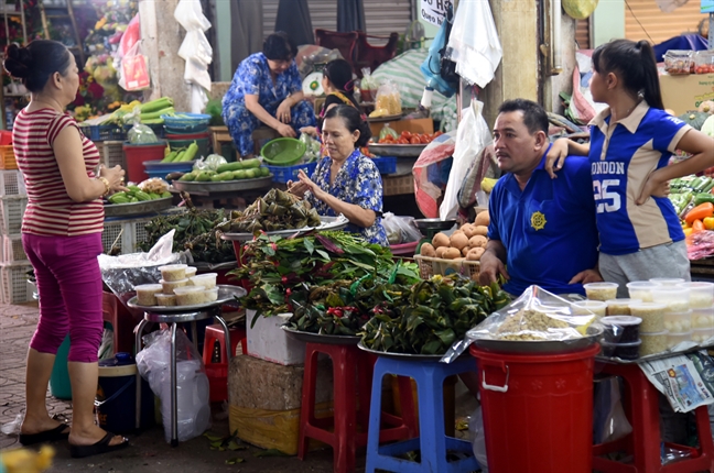 Tieu thuong tranh ban hang phuc vu tet Doan Ngo