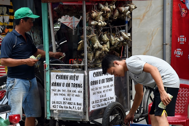 Tieu thuong tranh ban hang phuc vu tet Doan Ngo