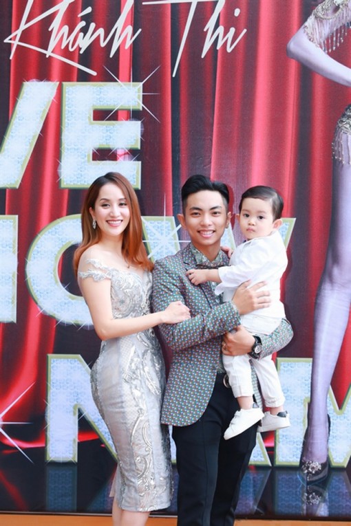 Cái bóng người đàn ông cũ