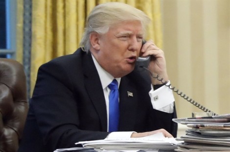 Chuyên gia an ninh lo sốt vó vì điện thoại di động của Tổng thống Trump