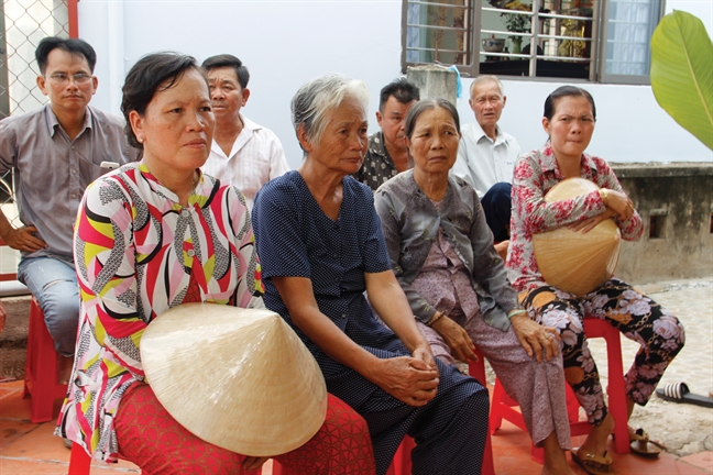 Su co sut lun o huyen Nha Be: Khan cap di doi dan