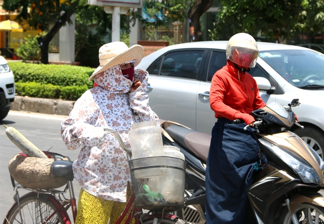 Dong canh ngo voi Ha Noi, nguoi dan thanh Vinh vao cong vien tron nong