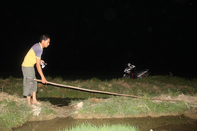 Nguoi dan xu Nghe xach den di cay dem tranh cai nong nhu do lua