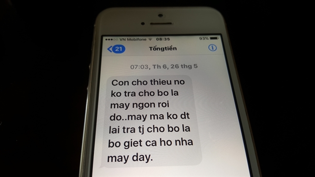 Chu khach san o Sai Gon bi giang ho doa giet ca nha vi mon no 'tren troi roi xuong'