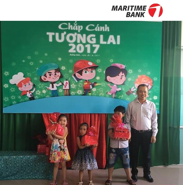 Maritime Bank trao 400 phan qua nhan dip quoc te thieu nhi