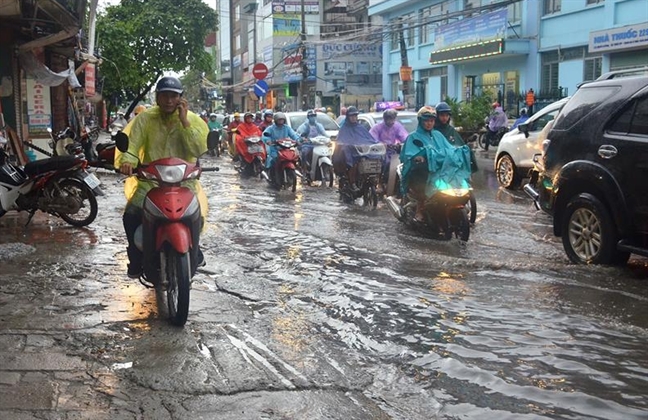 Ha Noi sau nhung ngay nang chay da don buoi chieu mua ngap