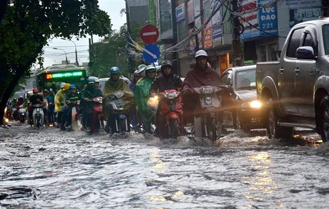 Ha Noi sau nhung ngay nang chay da don buoi chieu mua ngap