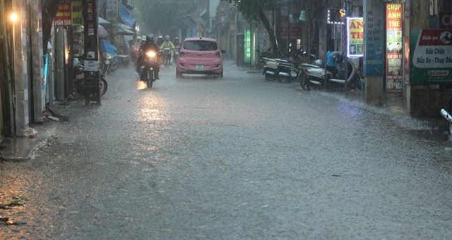 Ha Noi sau nhung ngay nang chay da don buoi chieu mua ngap