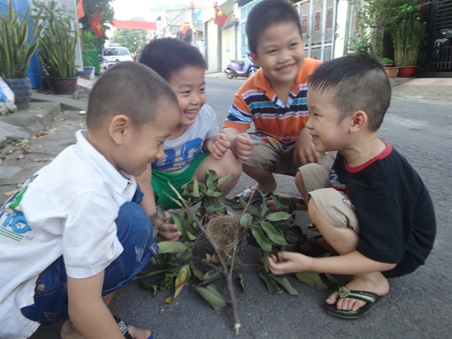 Tuoi tho la... an tren duong, hoc tren duong, ngu tren duong