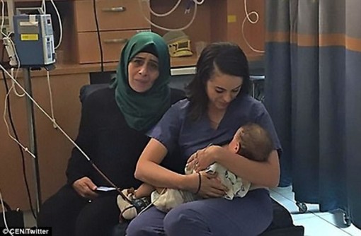 Nữ y tá Do thái cho cậu bé Palestine bú khiến triệu người rơi nước mắt