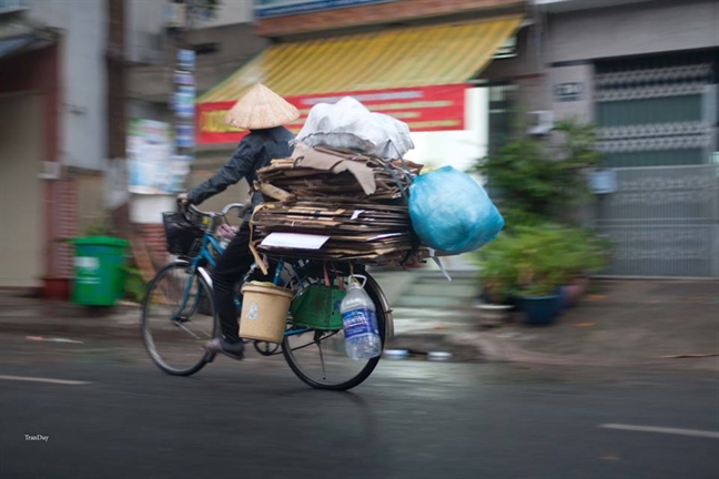 Bo dua nhan tinh ve nha, con gai danh ghen