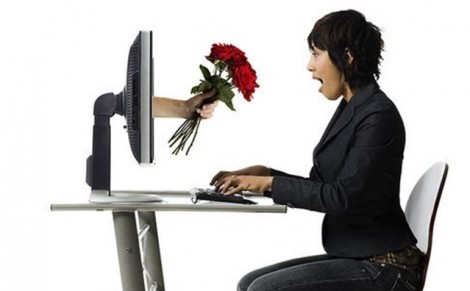 'Bẫy tình' trên mạng: Trí thức cũng chết dở với 'quà bển gửi về'