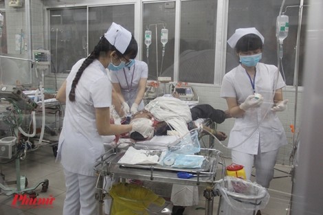 Bệnh nhân bị đâm 8 nhát được cứu sống nhờ bác sĩ nhanh trí