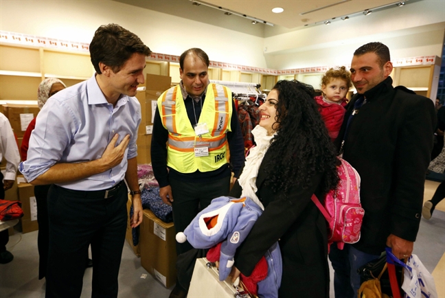 Thu tuong Canada roi nuoc mat khi hoi ngo voi nguoi ti nan Syria