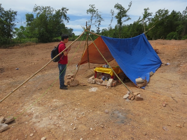 Mong muon xay lai lang mo vo vua Tu Duc tai khu vuc da san ui