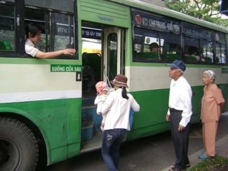 TP.HCM kiến nghị cho người 70 tuổi trở lên đi xe buýt miễn phí