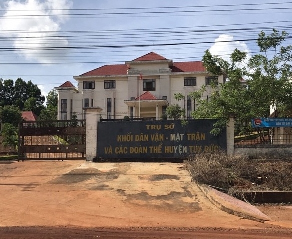 Lap doan kiem tra vu con nguyen Bi thu thang tien 'than toc'