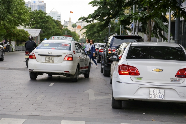 Sau chien dich 'giai cuu', via he quan 1 lai bi tai chiem tram trong