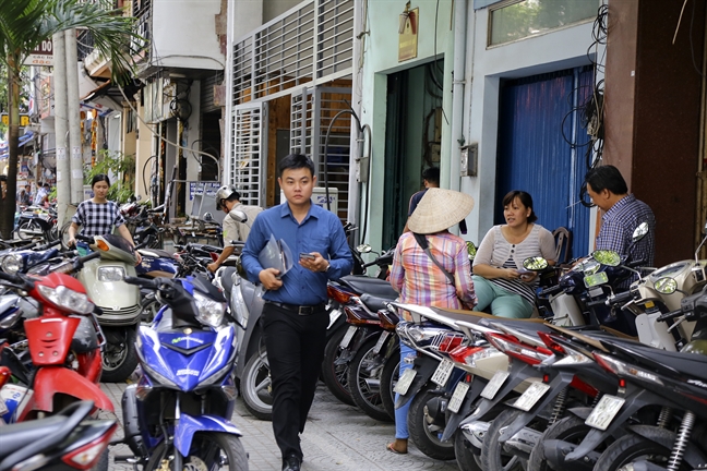 Sau chien dich 'giai cuu', via he quan 1 lai bi tai chiem tram trong