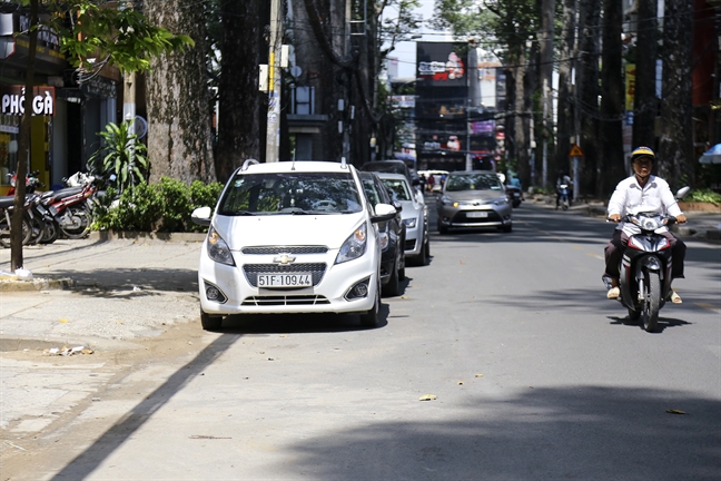 Sau chien dich 'giai cuu', via he quan 1 lai bi tai chiem tram trong