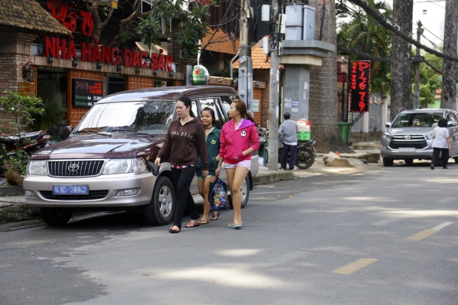 Sau chien dich 'giai cuu', via he quan 1 lai bi tai chiem tram trong