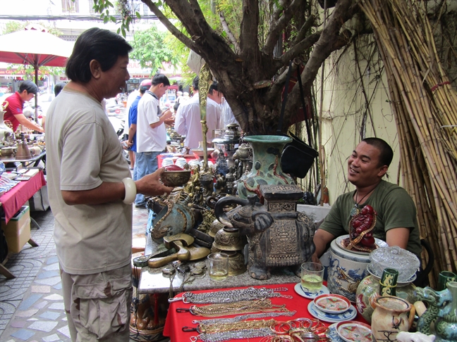 Di cho mua do 'xua nhu trai dat'