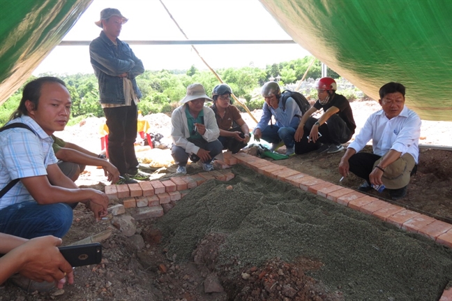 Khong chap nhan di doi mo vo vua Tu Duc den bat ky noi dau