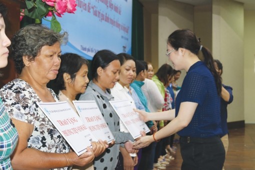 Những chiếc 'cần câu' nghĩa tình
