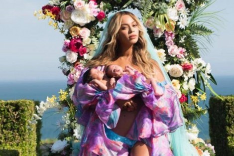 Beyonce lần đầu công bố tên và hình ảnh của cặp song sinh