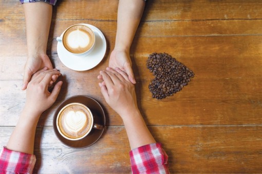 Hạnh phúc không phải là sự giàu có xa hoa, là được sống vui bên nhau