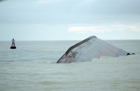 Vụ chìm tàu Nghệ An làm 13 người mất tích: Thợ lặn tiếp cận hiện trường tàu VTB 26